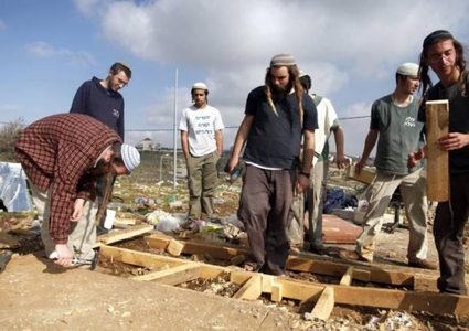 مستوطنون يقتحمون الحفيرة والاحتلال يعيق تنقل المواطنين جنوب جنين