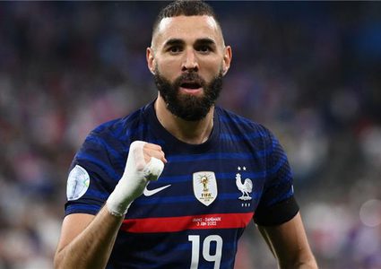 بنزيما يحرج ماكرون بشكل مفاجئ قبل نهائي المونديال