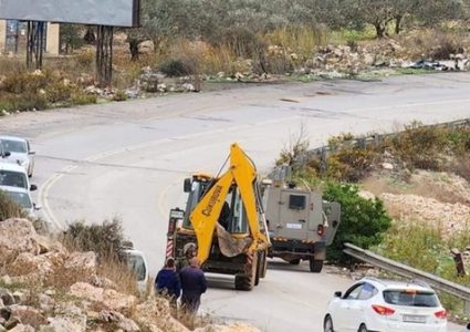 الاحتلال يستولي على جرافة وسط اندلاع مواجهات شرق بيت لحم