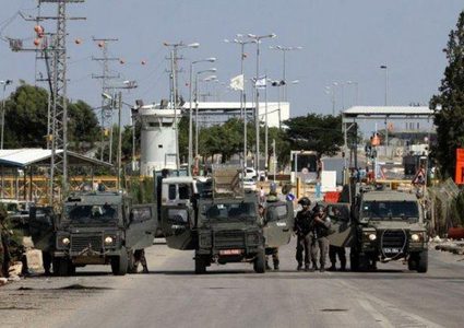 قوات الاحتلال تغلق المدخل الرئيسي لبلدة عزون شرق قلقيلية