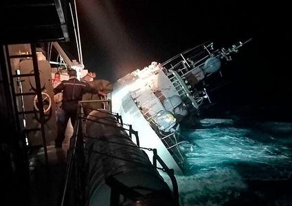 فقدان 31 من عناصر البحرية التايلاندية إثر غرق سفينتهم