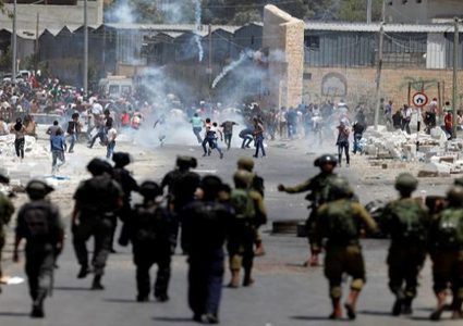 مواجهات مع قوات الاحتلال في قرية دير أبو مشعل شمال رام الله