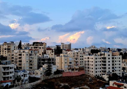 الطقس: أجواء غائمة والحرارة أعلى من معدلها العام