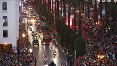 مئات آلاف المغاربة يحتشدون في شوارع الرباط لاستقبال “أسود الأطلس”