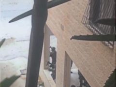 قوة خاصة من جيش الاحتلال تقتحم مدينة نابلس وتحاصر عددًا من الشبان داخل عمارة سكنية.