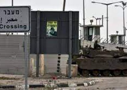 الاحتلال يعتقل مواطنا من خان يونس على حاجز بيت حانون