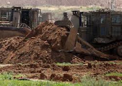 توغل آليات وجرافات الاحتلال شرق غزة وسط أعمال تجريف وتخريب