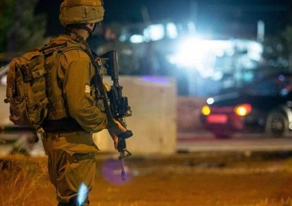 الاحتلال يعتقل مواطنين من بلدة دورا جنوب الخليل