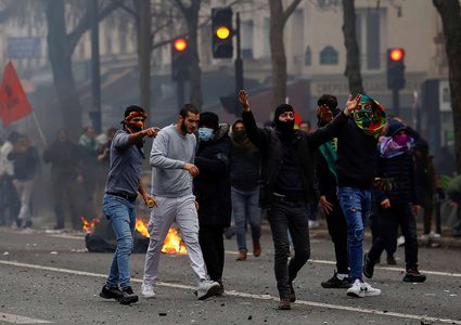 احتجاج على مقتل 3 أكراد يتحول إلى أحداث عنف في باريس