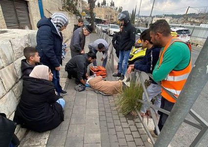 مستوطن يعتدي على مسنة مقدسية