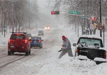 22 قتيل جراء العاصفة الثلجية مع انقطاع الكهرباء في الولايات المتحدة الأمريكية