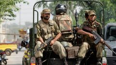 مقتل 5 جنود في انفجار قنبلة جنوب غربي باكستان