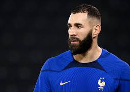 بنزيما يحدد النادي الذي سيعتزل فيه