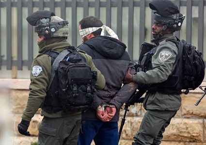 قوات الإحتلال تشن حملة اعتقالات ومداهمات في الضفة