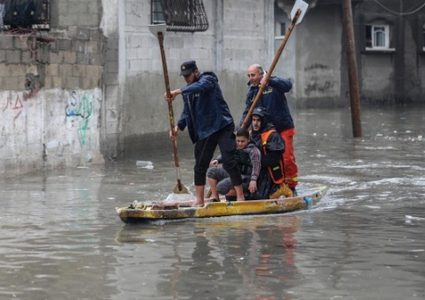 غرق 300 دونم زراعي بفعل فتح العبارات شرق خان يونس ودير البلح