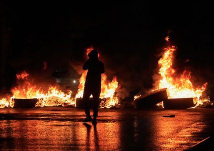 إصابات بالاختناق بمواجهات مع قوات الاحتلال في بيت أمر