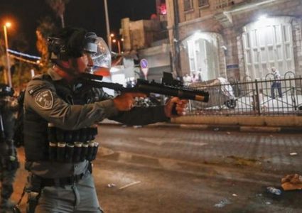 إصابات بالاختناق خلال مواجهات مع الاحتلال في مخيم العروب شمال الخليل