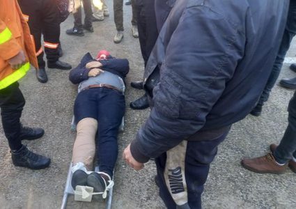 8 إصابات بانقلاب حافلة وسط قطاع غزة