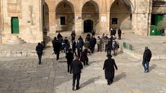 عشرات المستوطنين يقتحمون الأقصى