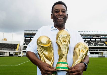 فيفا يُنَكِس الأعلام وانجلترا وايطاليا وفرنسا تكرم بيليه