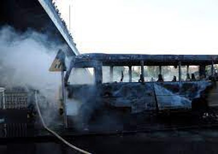 10 قتلى في هجوم استهدف 3 حافلات شرقي سوريا