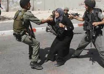 الاحتلال يعتدي بالضرب على مواطنة من سلواد بعد اقتحامه قرية عين يبرود