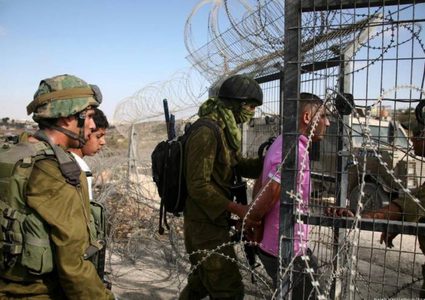 الاحتلال يعتقل شابين من طولكرم