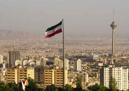 إيران أبعدت طائرة استطلاع قرب مناوراتها العسكرية في الخليج