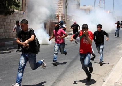 الاحتلال يصيب عددا من طلبة مدارس السيلة الحارثية بحالات اختناق