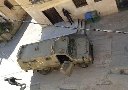 الاحتلال يقتحم منزل محافظ القدس