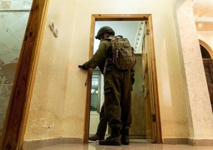 الاحتلال يأخذ قياسات منزلين لمنفذ عملية القدس المزدوجة