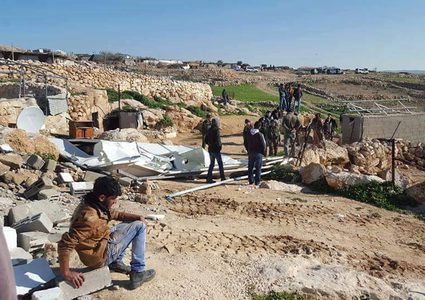 الاحتلال يهدم منزلاً ويردم بئراً في يطا بالخليل