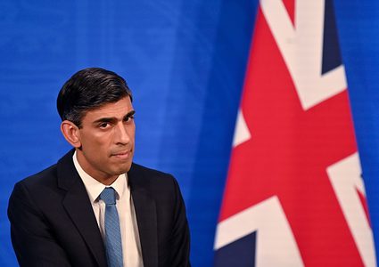 سوناك يتعهد بسن قوانين لمواجهة تدفق المهاجرين