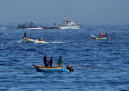 بحرية الاحتلال تهاجم الصيادين في بحر غزة