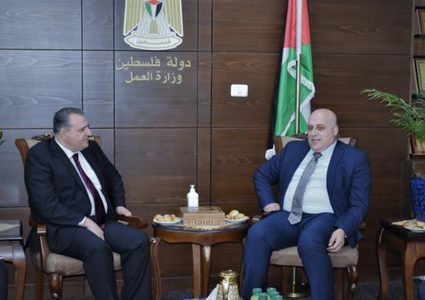 وزير العمل والسفير الأردني يبحثان سبل إنجاح اجتماع دعم التشغيل