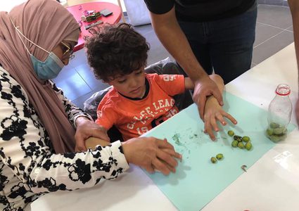 2000 شيكل تكلفة مصاريف طفل التوحد شهريا والعائلات تطالب بتأمين صحي