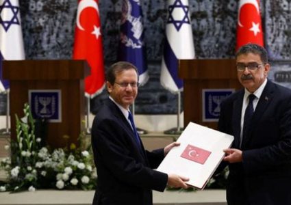 السفير التركي لدى إسرائيل يقدم أوراق اعتماده