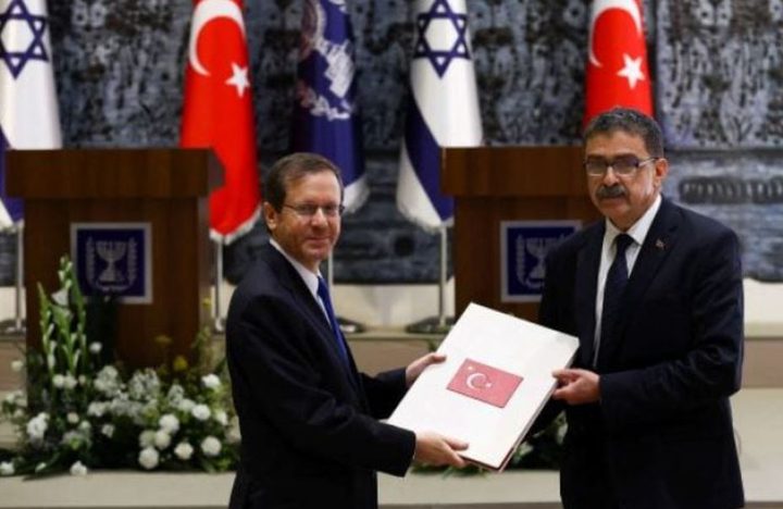 السفير التركي لدى إسرائيل يقدم أوراق اعتماده