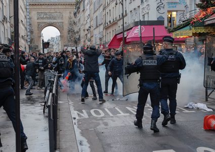 6 جرحى طعنا في باريس وتحييد المنفذ