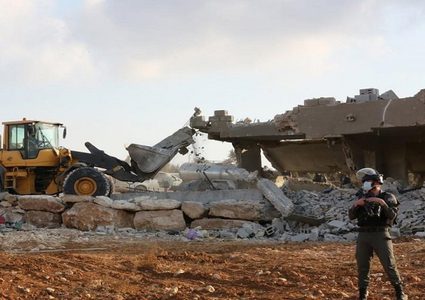 الاحتلال يهدم "بركسا" في دوما جنوب نابلس