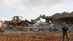 الاحتلال يهدم "بركسا" في دوما جنوب نابلس