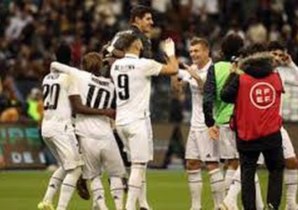 ريال مدريد يعبر فالنسيا إلى نهائي كأس السوبر