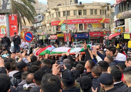 بلاطة وقلنديا يشيّعان جثماني الشهيدين أحمد أبو جنيد وسمير اصلان