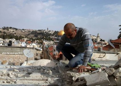 الاحتلال يجبر مقدسيا على هدم منزله ذاتيا