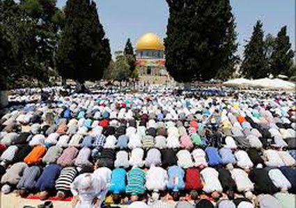 ٧٠ الف يؤدون صلاة الجمعة في المسجد الأقصى المبارك