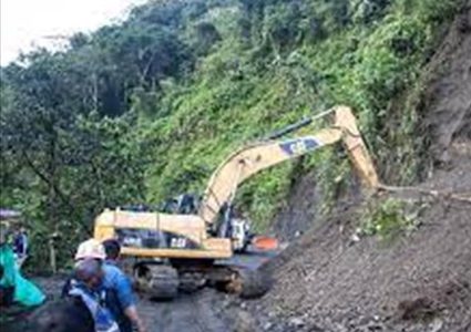 انهيار أرضي يقطع الطريق الرئيسي بين كولومبيا والإكوادور