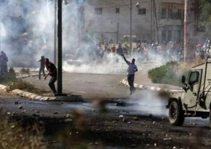 إصابة شاب برصاص الاحتلال خلال مواجهات في بيت أمر