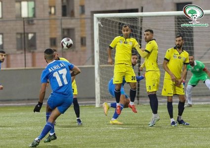 "هلال القدس" يتجاوز "بلاطة" بصعوبة وينفرد بالصدارة