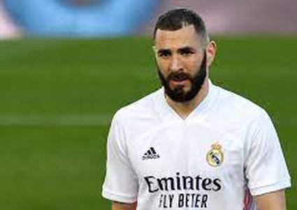 بنزيما: آسف لن أجيب عما تريدون.. ولست بحاجة لصورة مع رونالدو