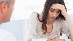 الشعور بالتوتر أو الإرهاق بمنتصف العمر قد يزيد من خطر الإصابة بالخرف